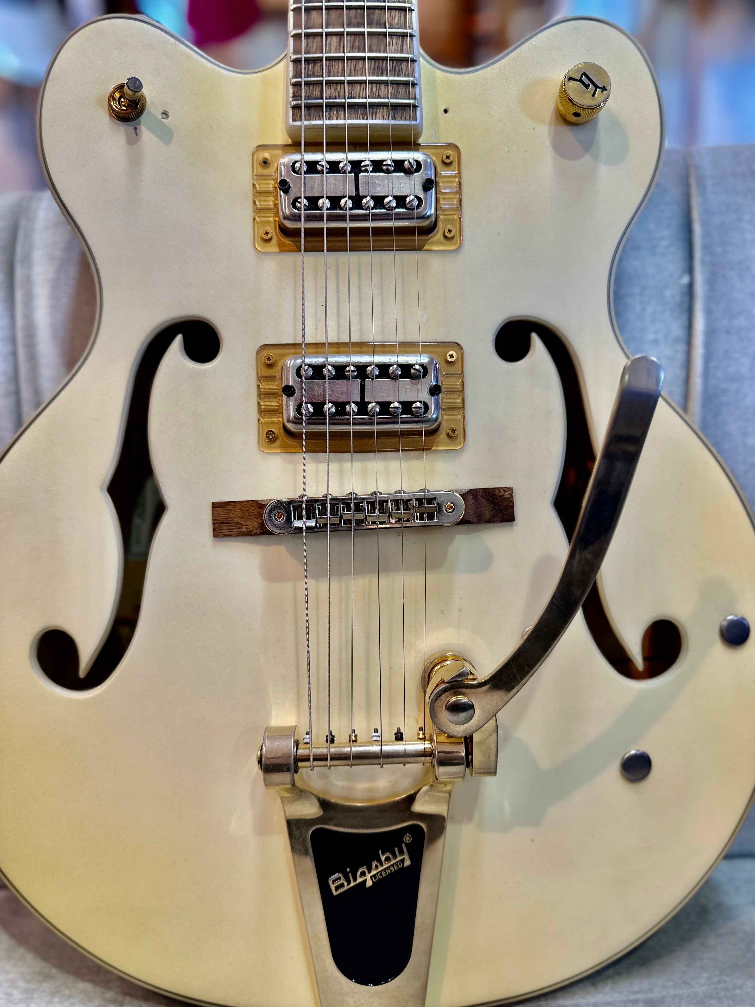 Gretsch | Leadbetter Rabid Dog Relic | G5422TG | Relic Vintage White Gretsch | Leadbetter Rabid Dog Relic | G5422TG | Relic Vintage White
